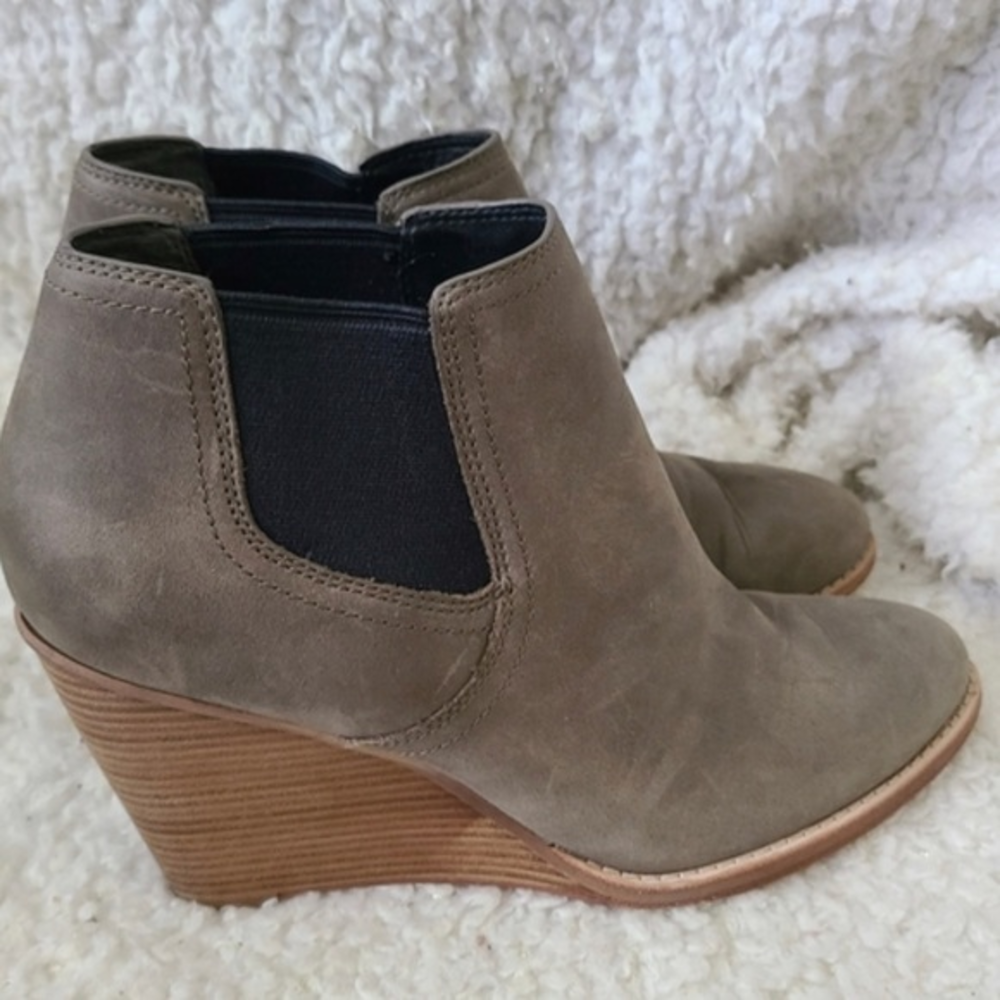 Excellent Condition! Cole Haan - Balthasar Bootie - size 9 - Greystone